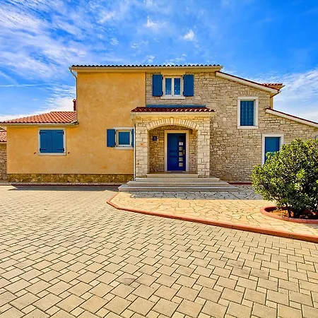 Charming Stone Lavanda With Private Pool In Pula Near The Villa