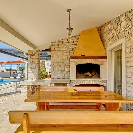 Charming Stone Lavanda With Private Pool In Pula Near The Gajana