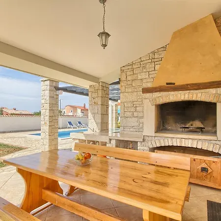 Willa Charming Stone Lavanda With Private Pool In Pula Near The Gajana