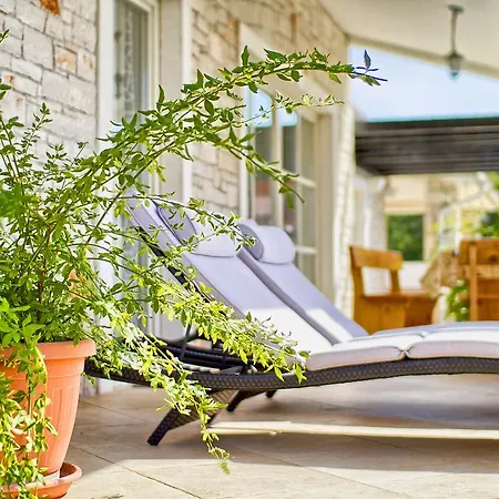Charming Stone Lavanda With Private Pool In Pula Near The Gajana